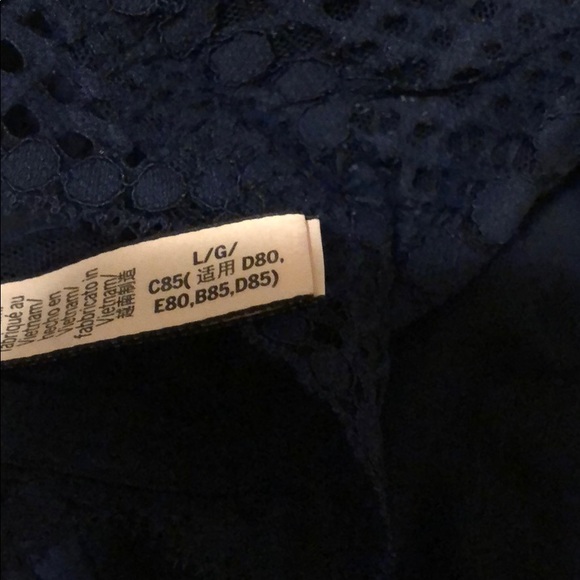 Victoria’s Secret blue lace strapless bra - Picture 2 of 3